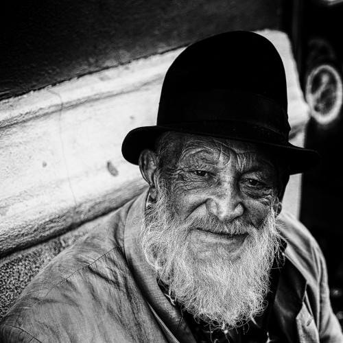 Le vieux Monsieur au chapeau